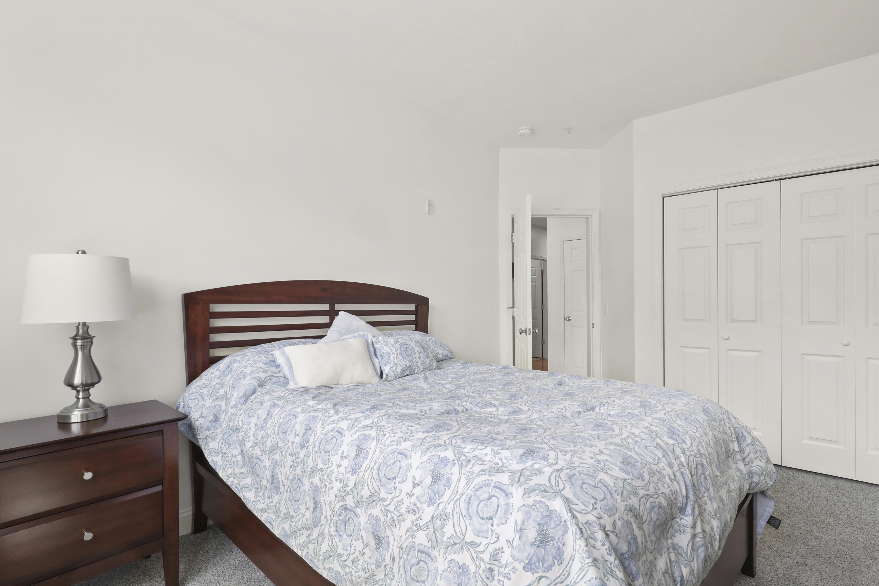 21 Grey Hawk Drive, Unit 21 Mashpee, MA 02649 - Photo 11 of 34 a bedroom with a bed and a lamp