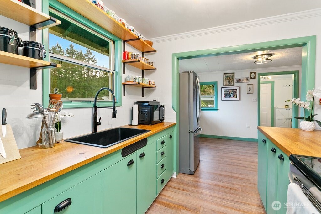 733 Eden Road West Bremerton, WA 98312 - Photo 11 of 37