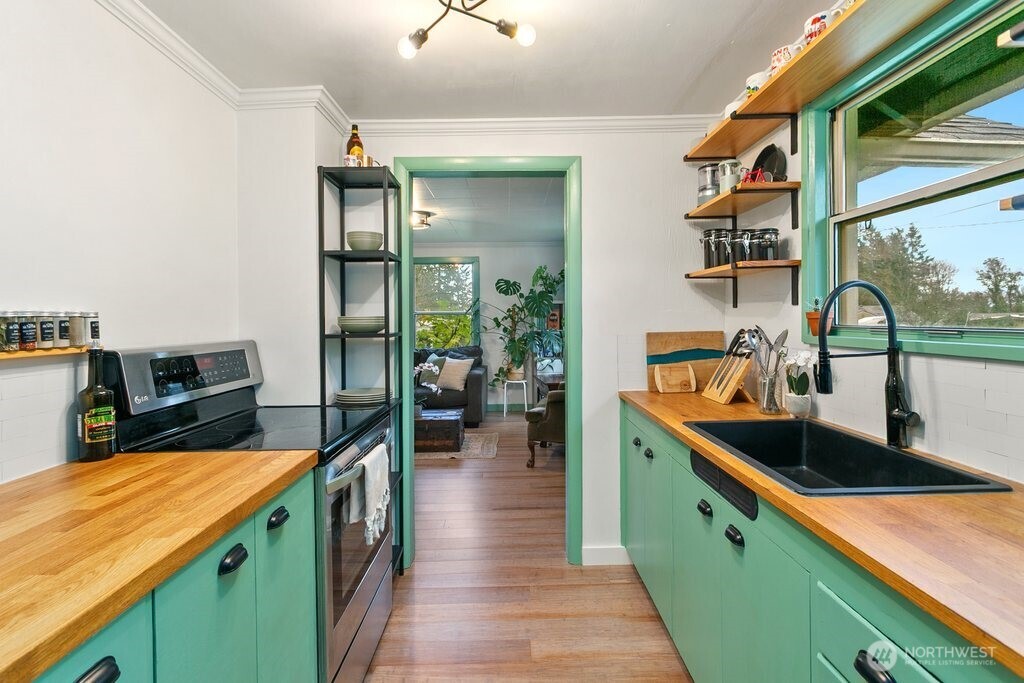 733 Eden Road West Bremerton, WA 98312 - Photo 10 of 37