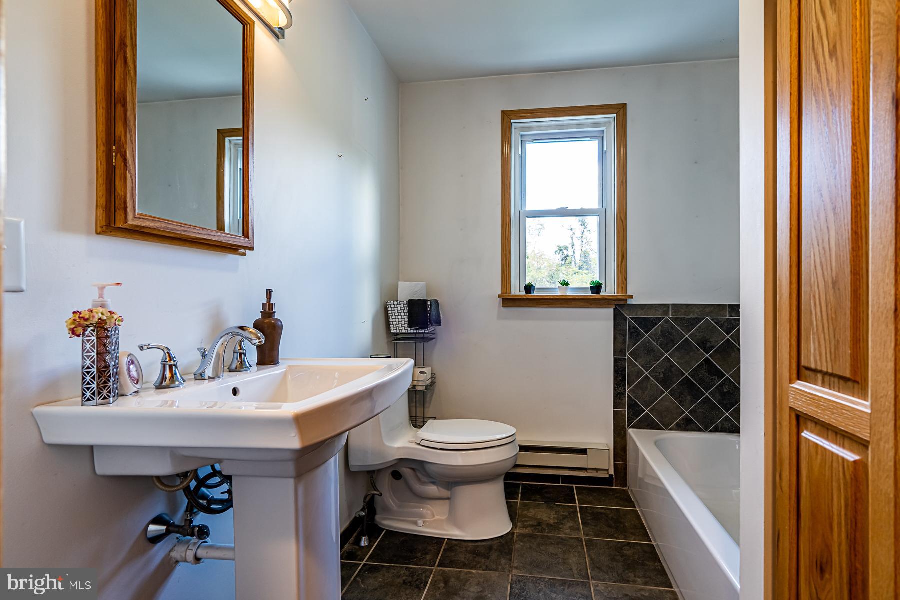 1610 Mill Road Perkasie, PA 18944 - Photo 25 of 61 Hall bath
