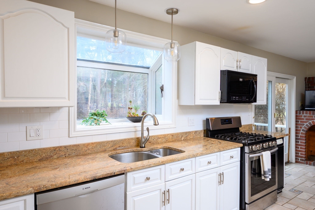 91 Plymouth Road Hanover, MA 02339 - Photo 8 of 29 Gallery Image 8