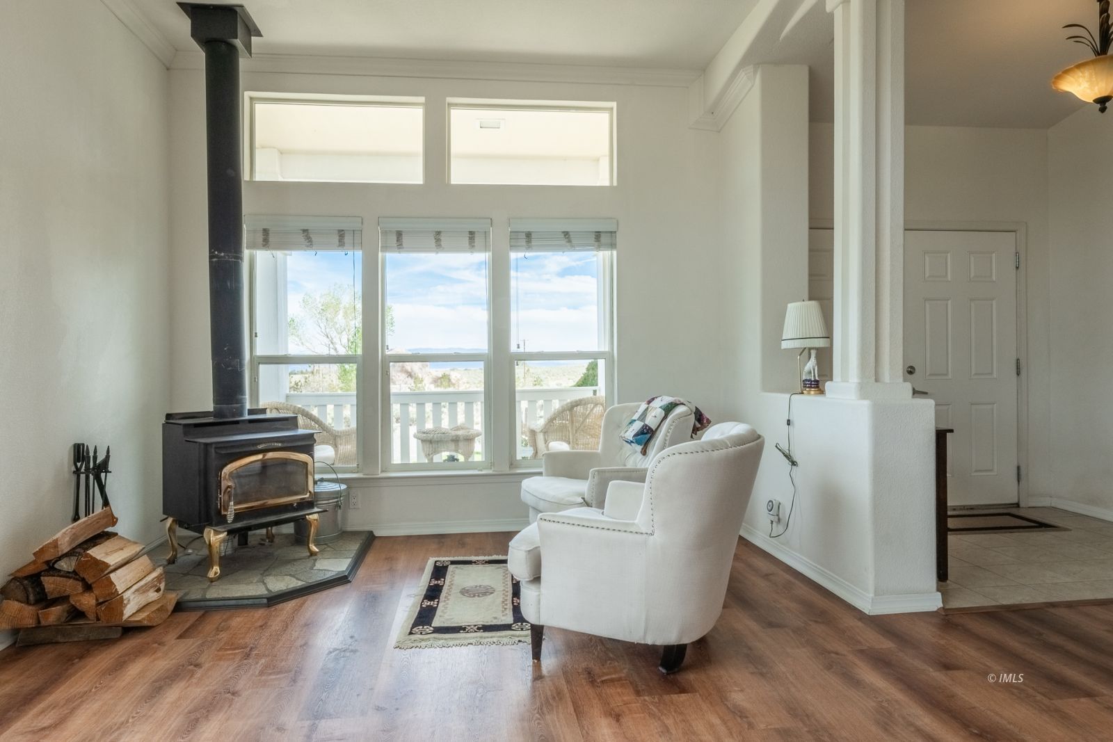 925 McDonald Road Lone Pine, CA 93545 - Photo 12 of 35 Living Area