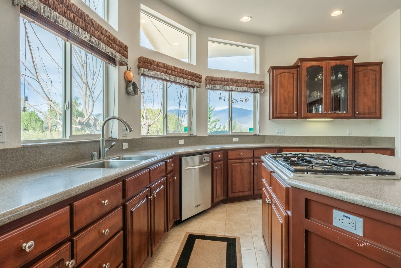 925 McDonald Road Lone Pine, CA 93545 - Photo 13 of 35 Kitchen