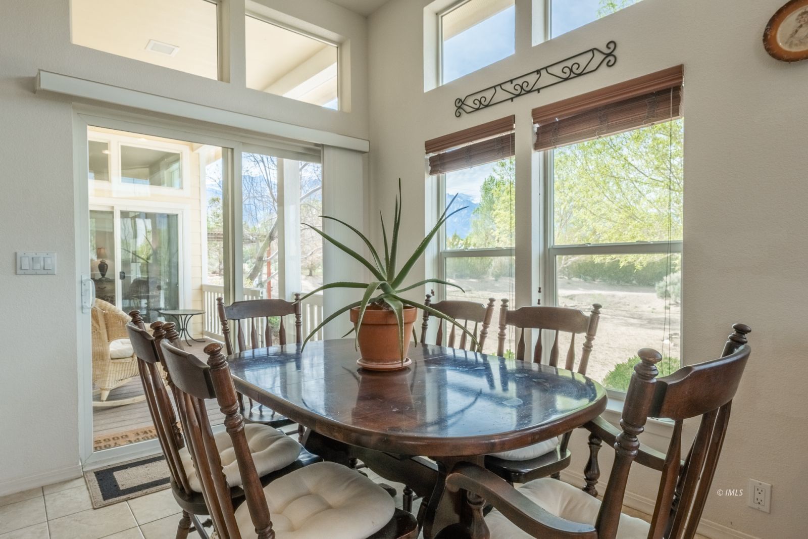 925 McDonald Road Lone Pine, CA 93545 - Photo 15 of 35 Dining