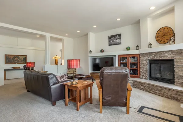 $785,000 | 925 McDonald Road, Lone Pine, CA 93545