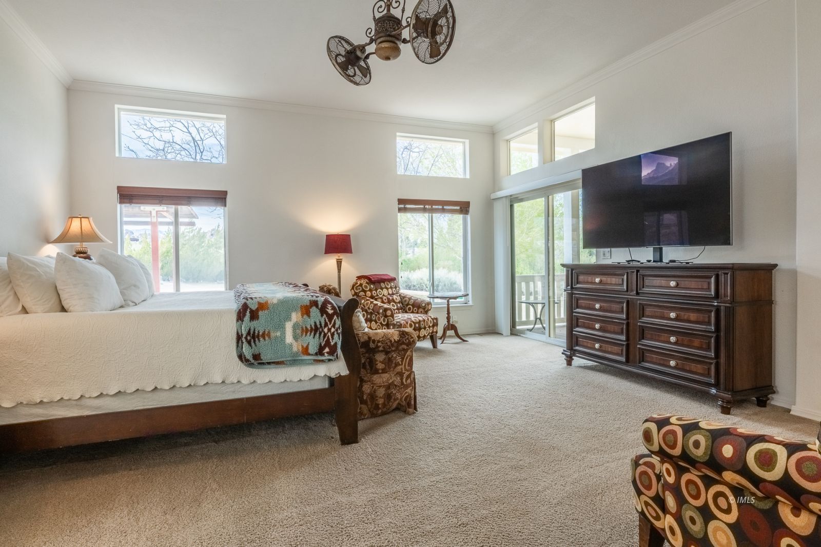 925 McDonald Road Lone Pine, CA 93545 - Photo 20 of 35 Primary Bedroom