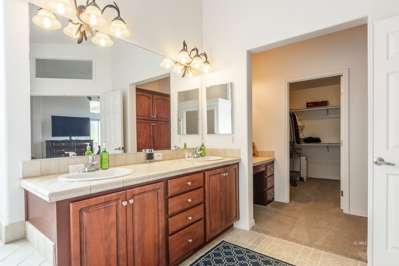 925 McDonald Road Lone Pine, CA 93545 - Photo 22 of 35 Primary Bathroom