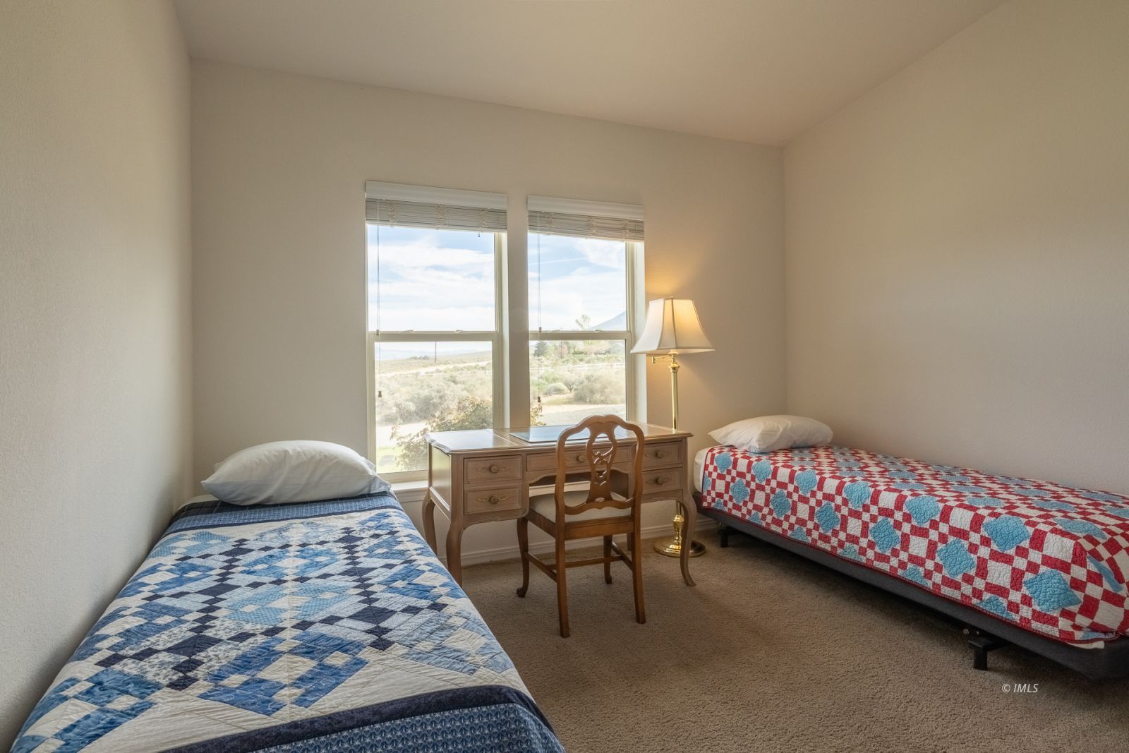 925 McDonald Road Lone Pine, CA 93545 - Photo 23 of 35 Guest Bedroom