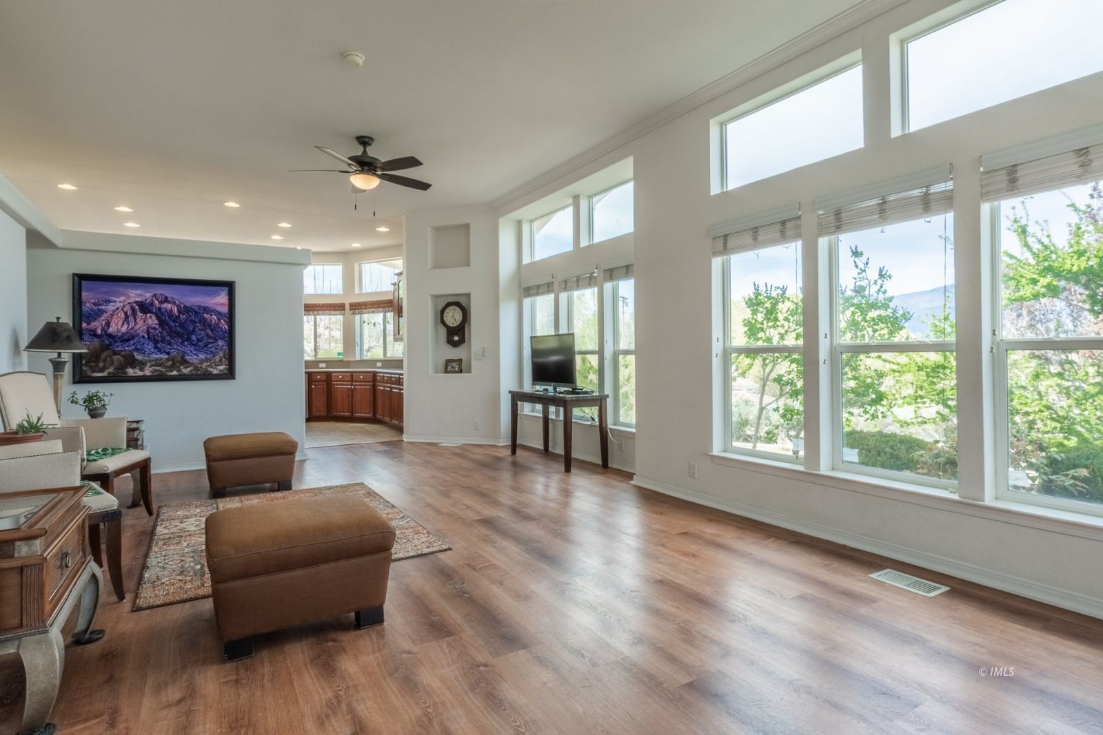 925 McDonald Road Lone Pine, CA 93545 - Photo 8 of 35 Living Area