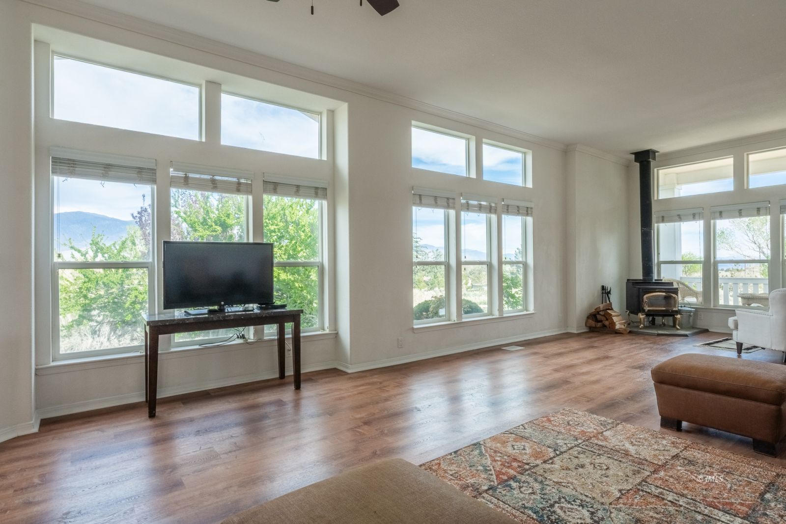 925 McDonald Road Lone Pine, CA 93545 - Photo 10 of 35 Living Area