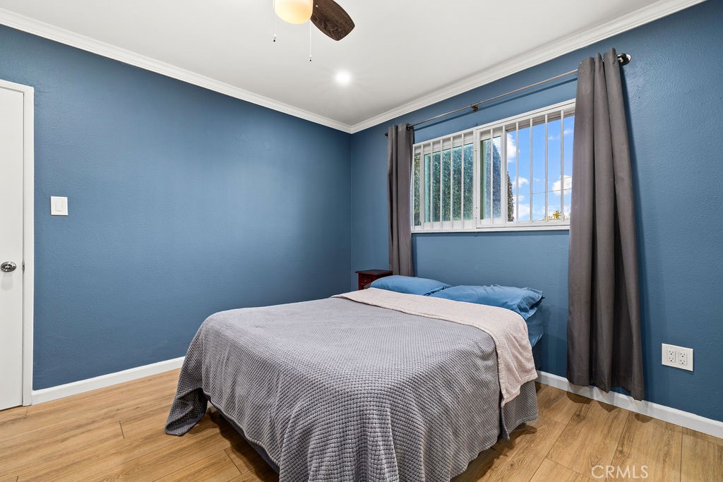 5050 Linden Avenue, Unit 62 Long Beach, CA 90805 - Photo 15 of 37 a bed sitting in a bedroom next to a window