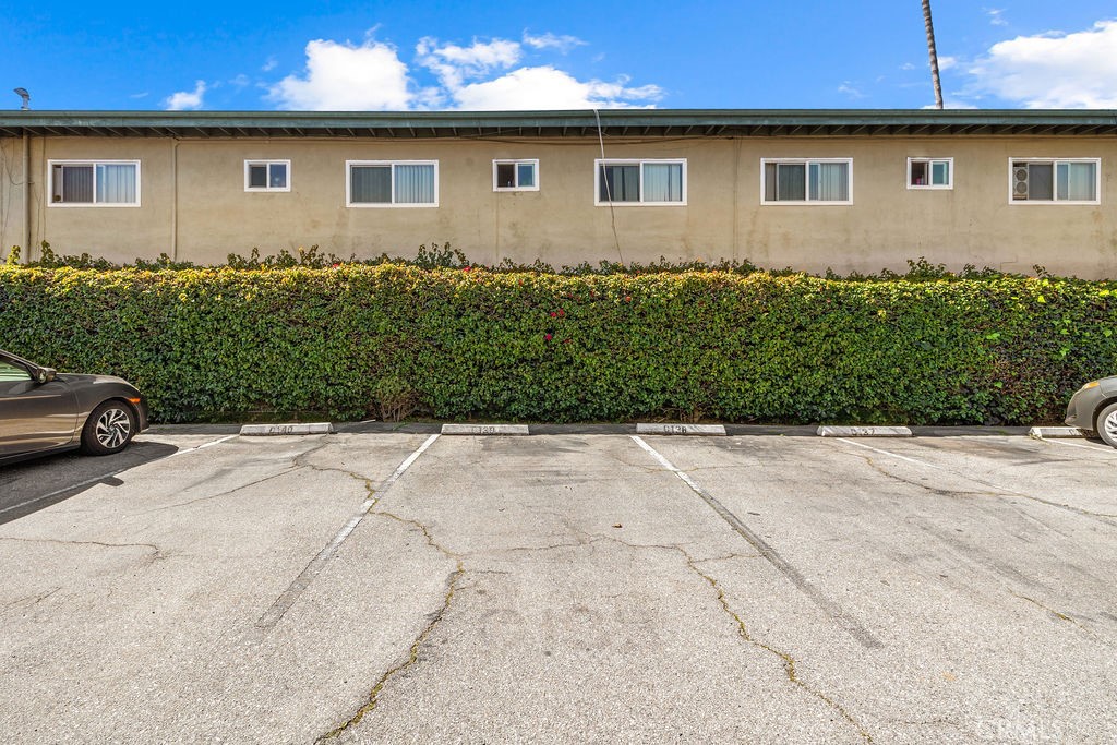 5050 Linden Avenue, Unit 62 Long Beach, CA 90805 - Photo 29 of 37 a front view of a house with a yard