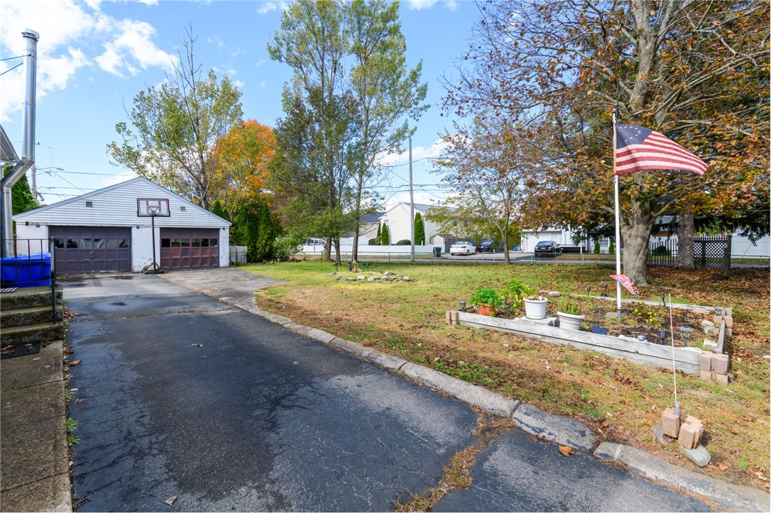 44 Stanley Street Pawtucket, RI 02861 - Photo 3 of 23