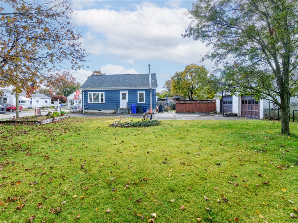 44 Stanley Street Pawtucket, RI 02861 - Photo 4 of 23