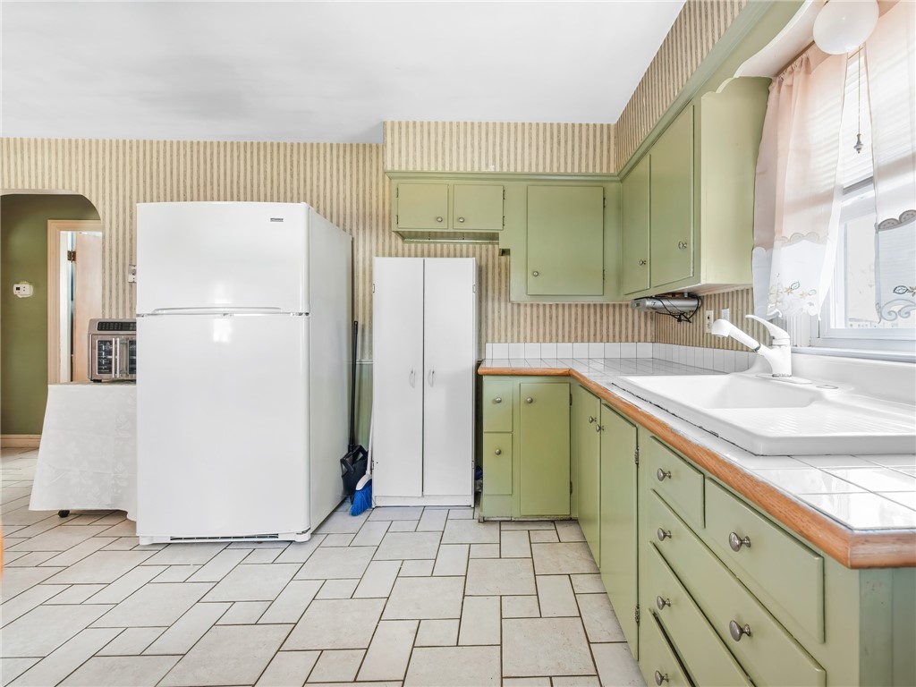 44 Stanley Street Pawtucket, RI 02861 - Photo 9 of 23