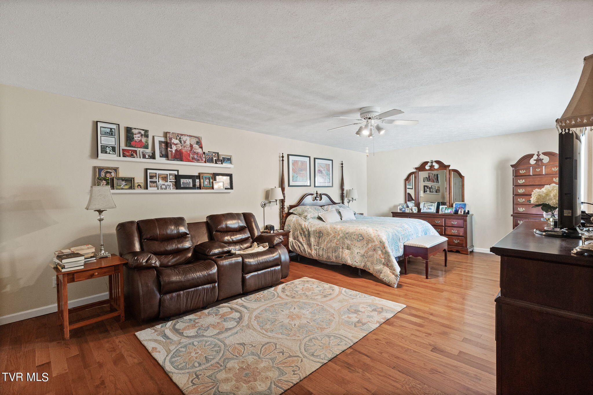 1026 Haw Ridge Road Piney Flats, TN 37686 - Photo 23 of 47 Huge primary bedroom