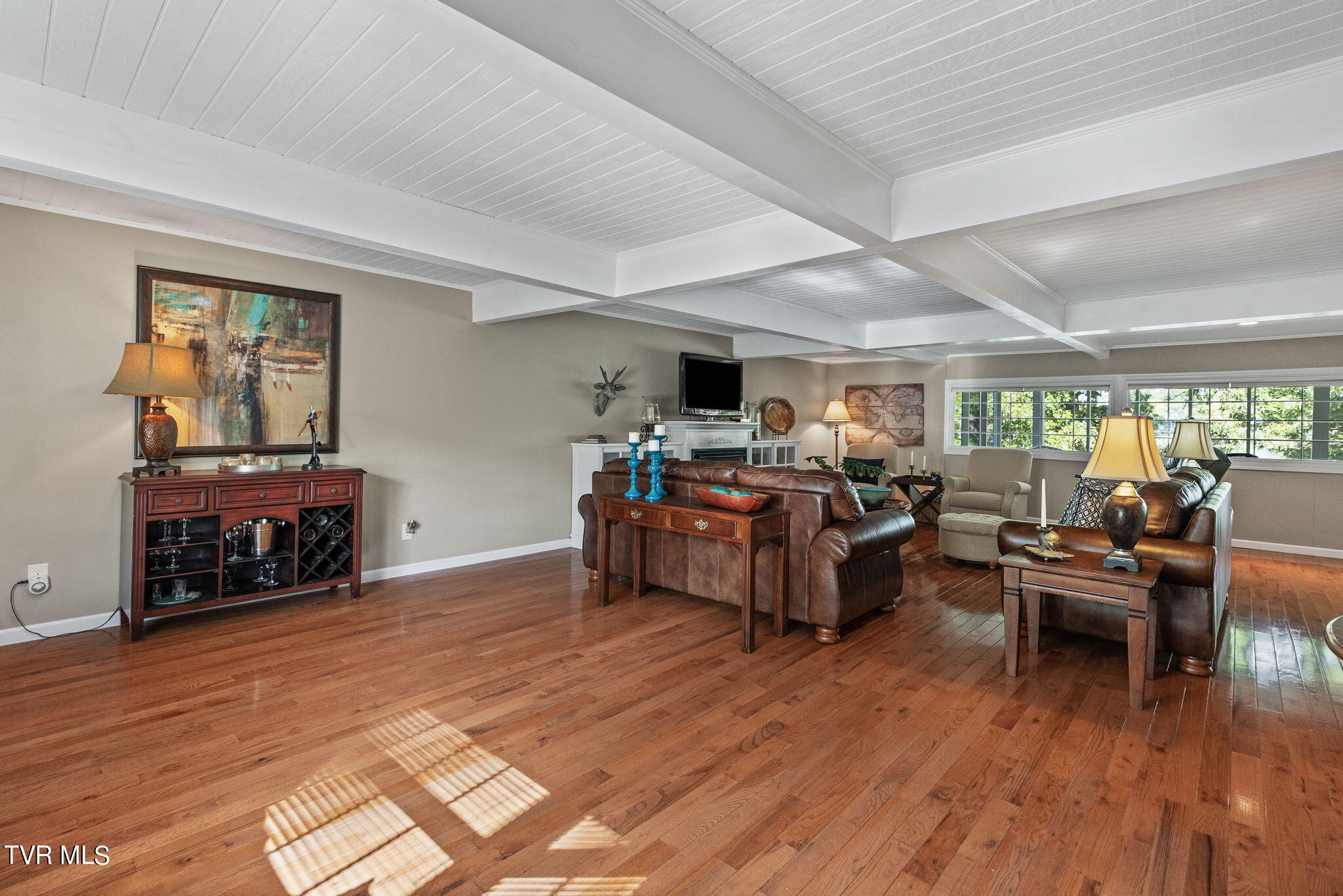 1026 Haw Ridge Road Piney Flats, TN 37686 - Photo 8 of 47 Spacious living room