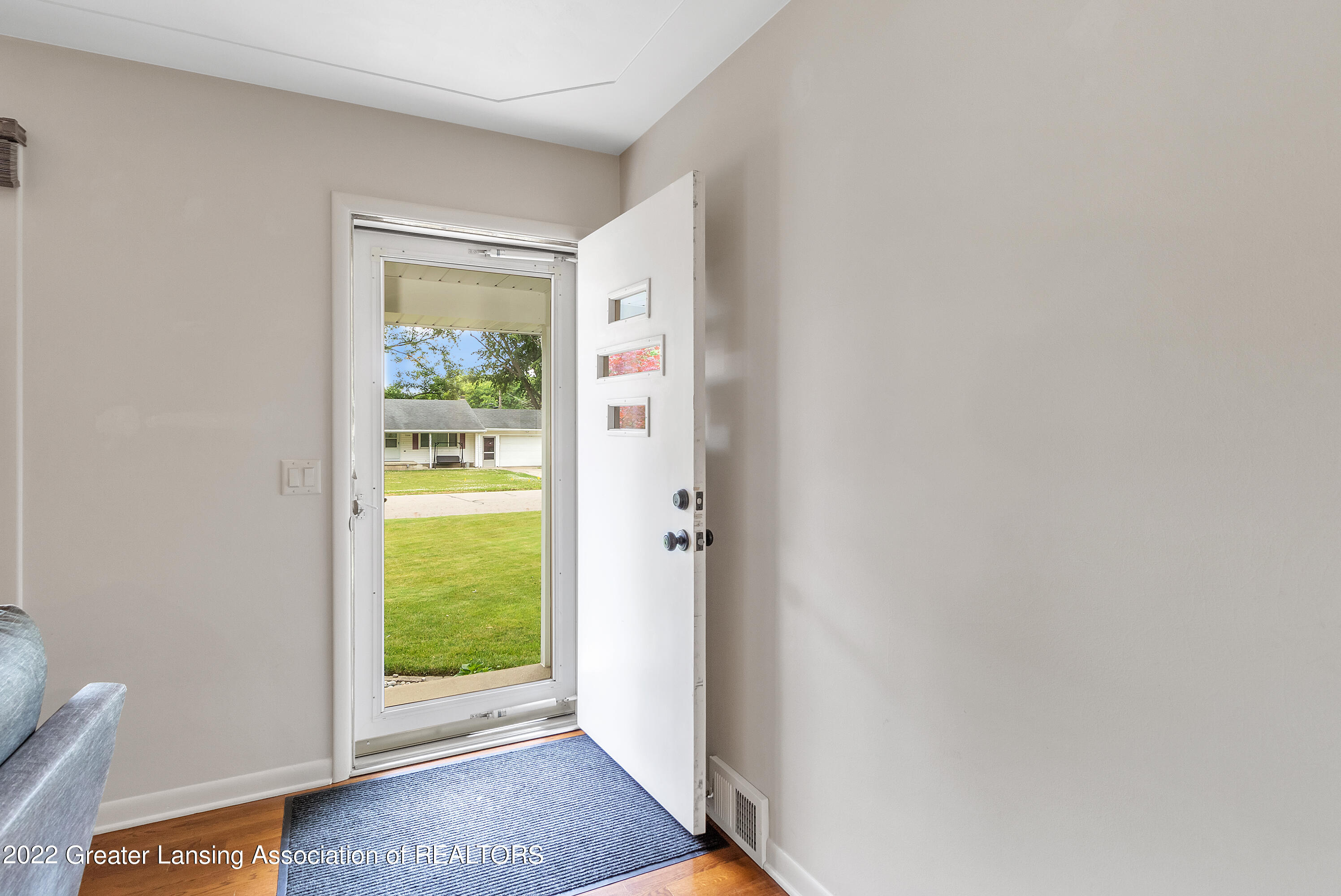 7511 Yorktown Road Lansing, MI 48917 - Photo 5 of 38 5