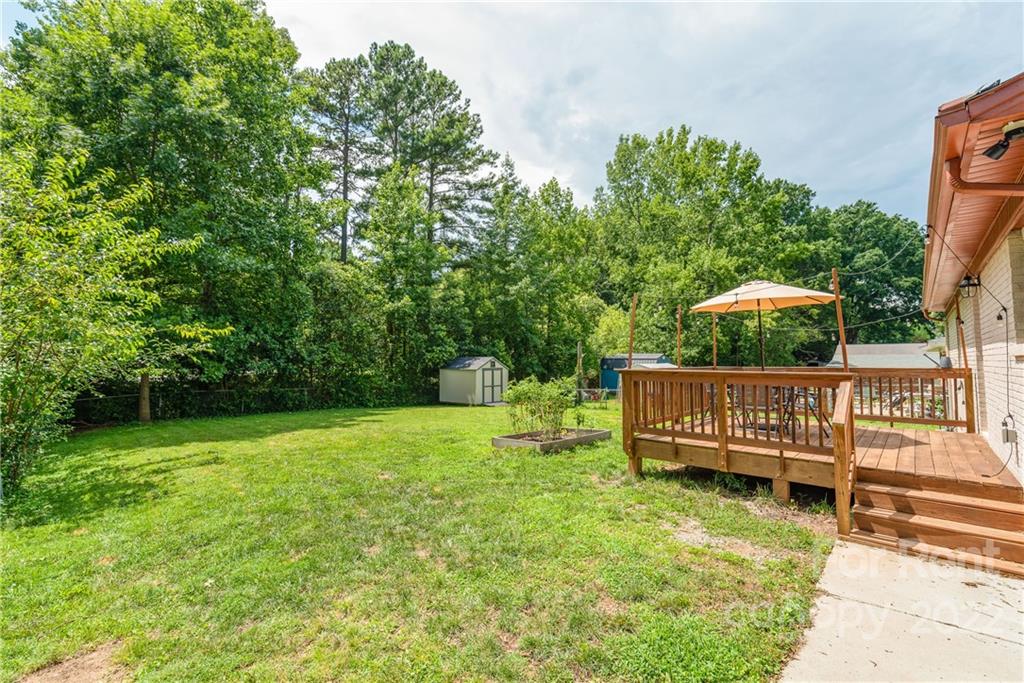3932 Slagle Drive Charlotte, NC 28215 - Photo 21 of 26 a view of a chair and table in the garden