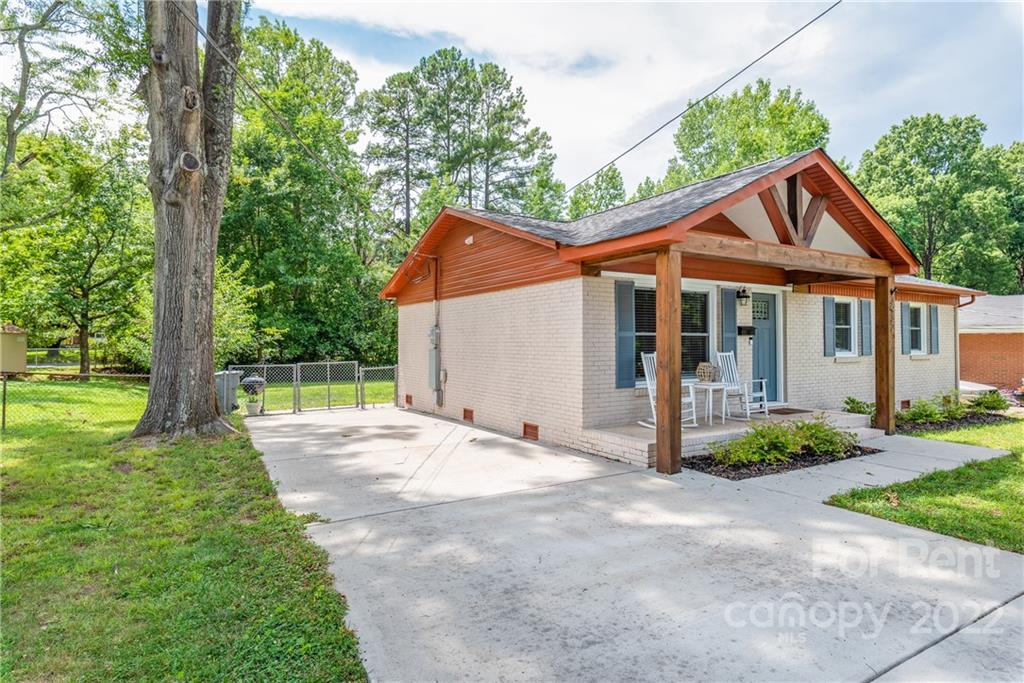 3932 Slagle Drive Charlotte, NC 28215 - Photo 4 of 26 a view of a house with a yard