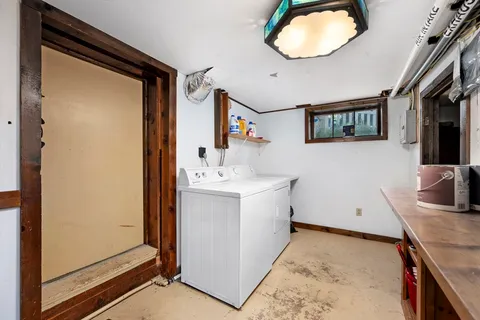 a view of utility room