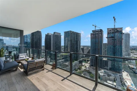$1,165,000 | 68 Southeast 6th Street, Unit 2612, Miami, FL 33131