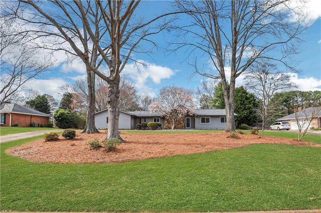 a view of a house with a yard