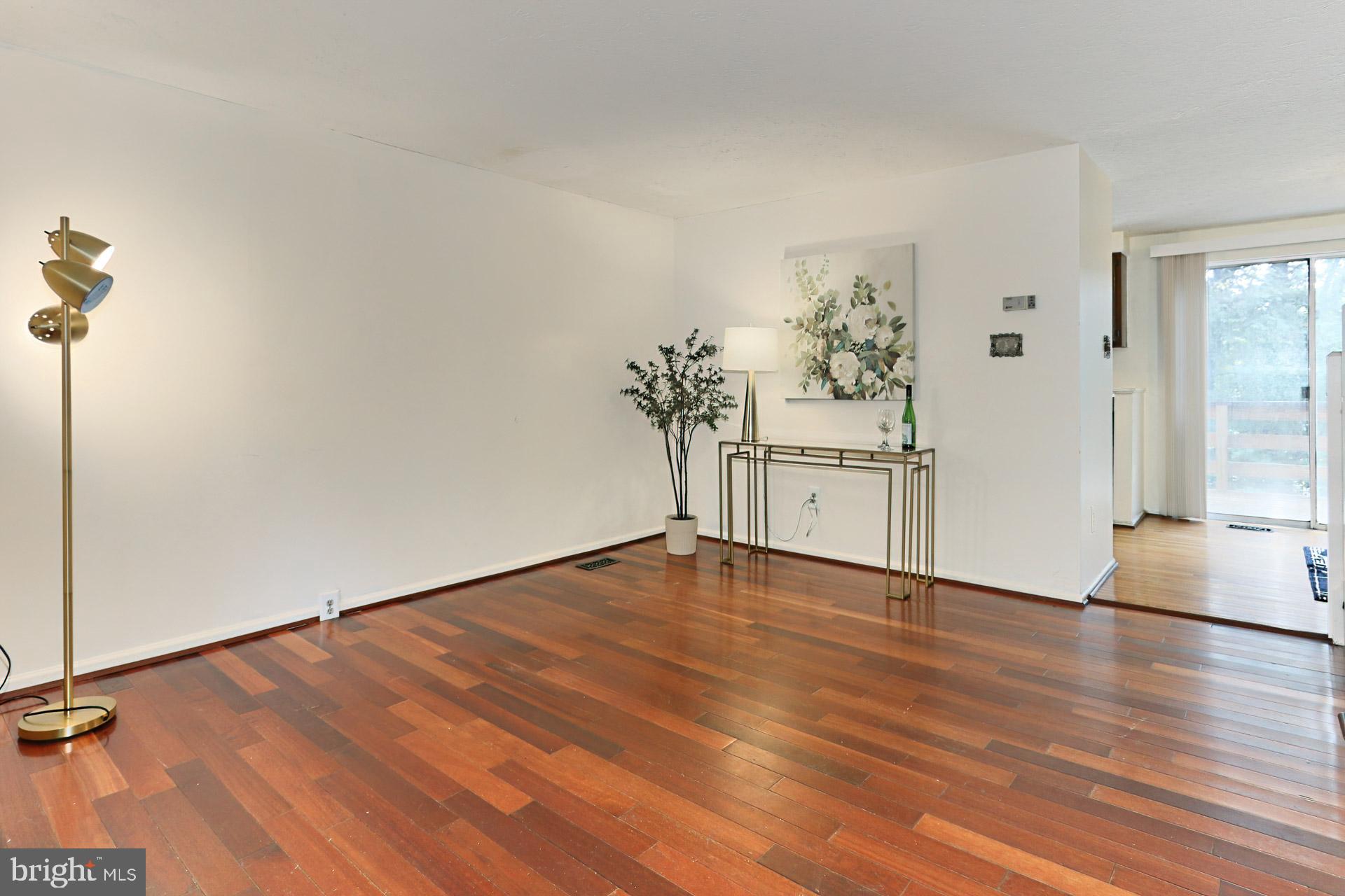 11004 Granby Court Reston, VA 20191 - Photo 4 of 33 Gallery Image 4