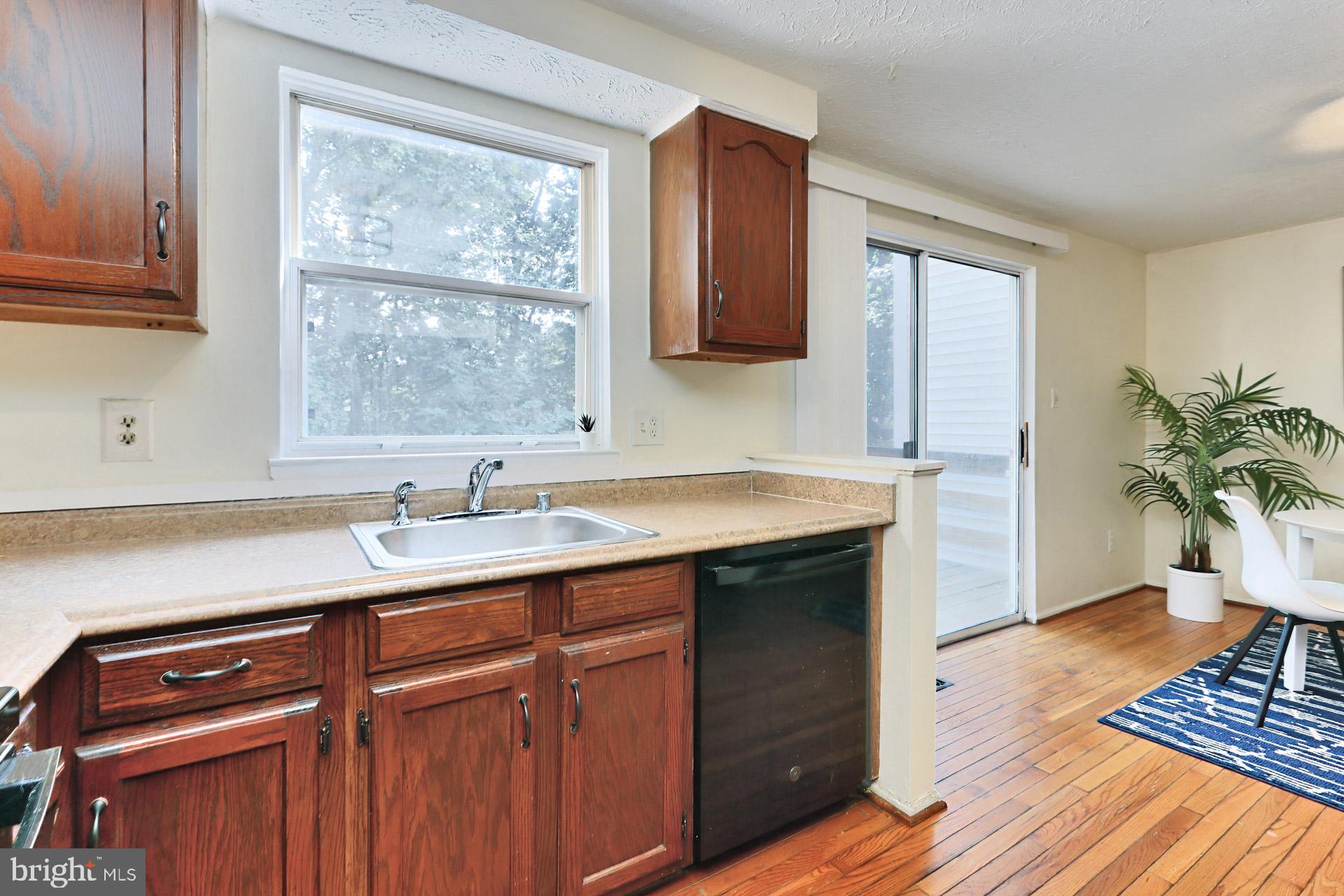 11004 Granby Court Reston, VA 20191 - Photo 8 of 33 Great View over the sink!