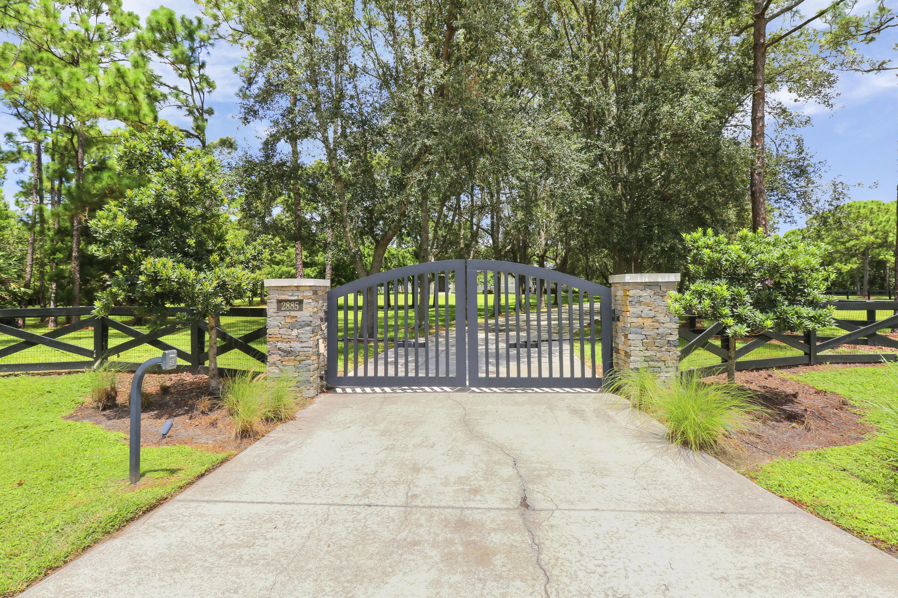 2885 Southeast Ranch Acres Circle Jupiter, FL 33478 - Photo 2 of 44 Gated entrance