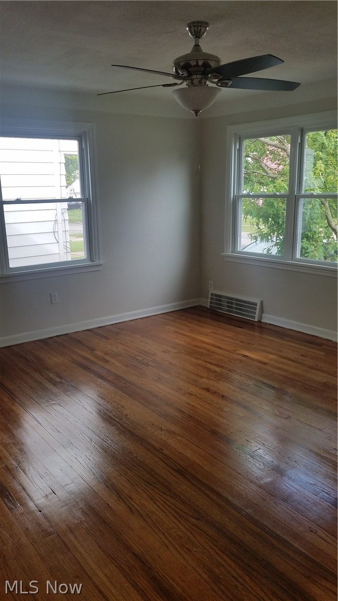 12604 Grannis Road Cleveland, OH 44125 - Photo 5 of 15 Living Room