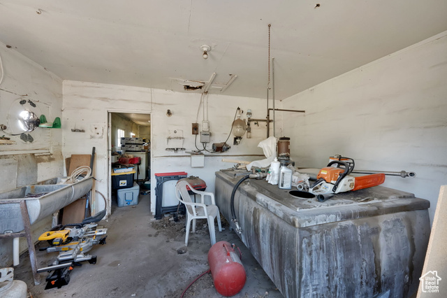 1632 South Main Street Springville, UT 84663 - Photo 58 of 93 Living room with unfinished concrete floors