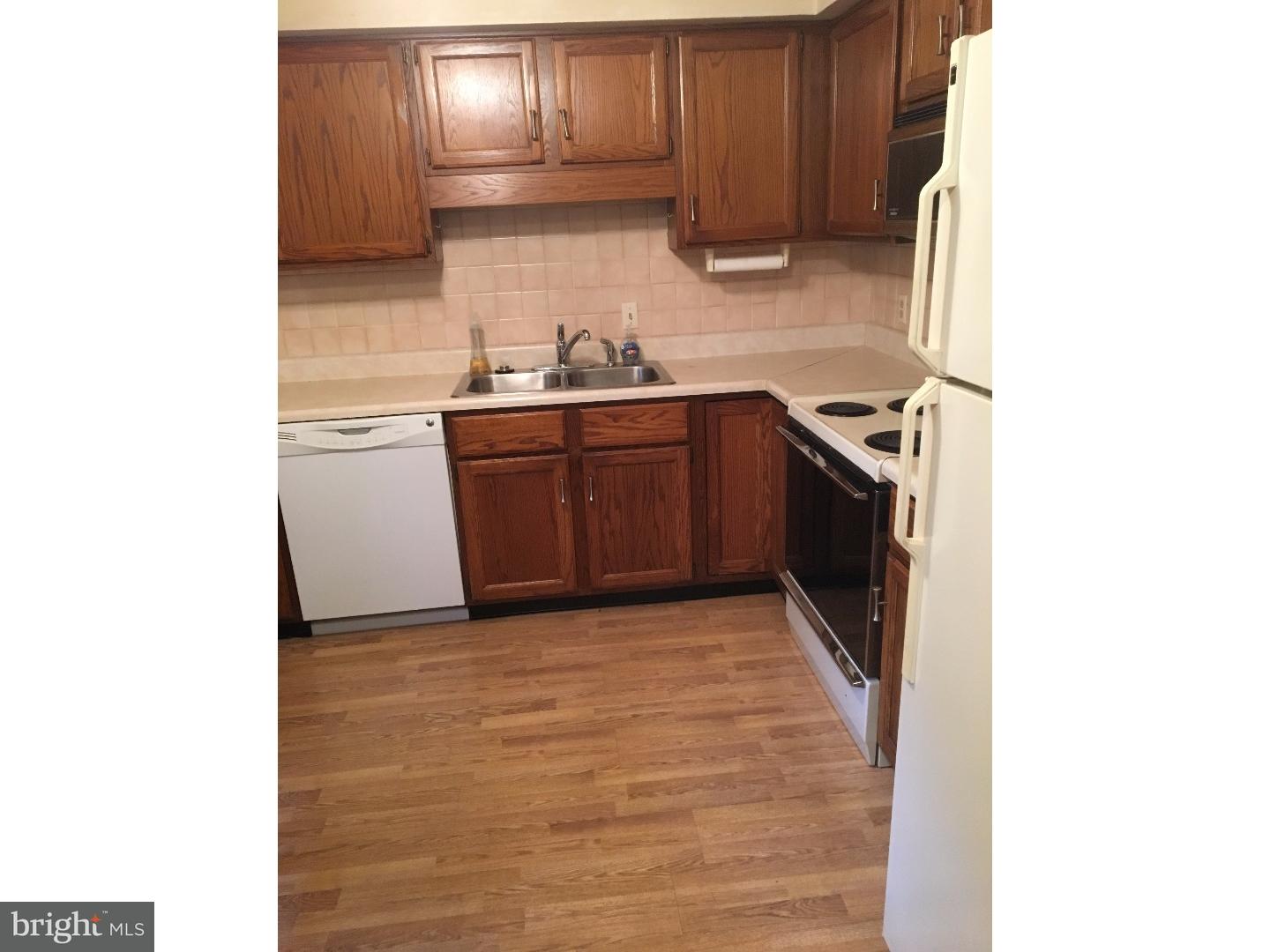 125 Valley Stream Lane Wayne, PA 19087 - Photo 2 of 7 Kitchen