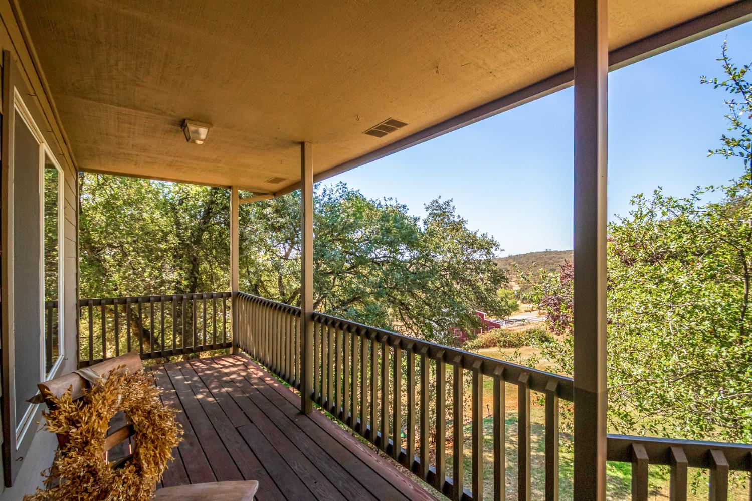 9290 Cramer Road Auburn, CA 95602 - Photo 10 of 67 a view of a balcony with wooden floor