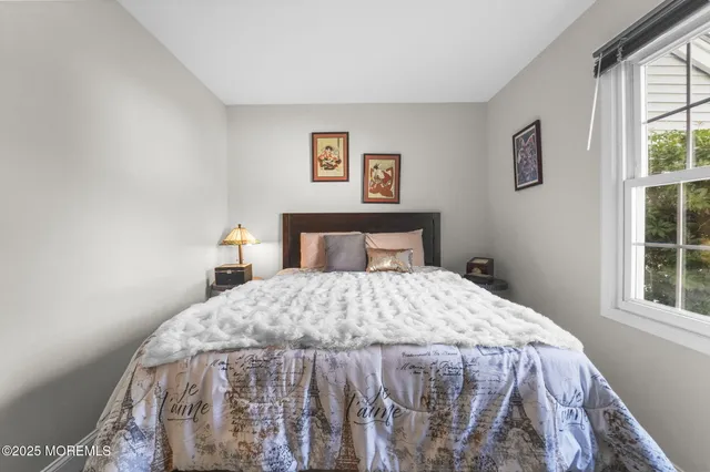 $345,000 | 32 A Plaza De Las Lobos, Freehold, NJ 07728