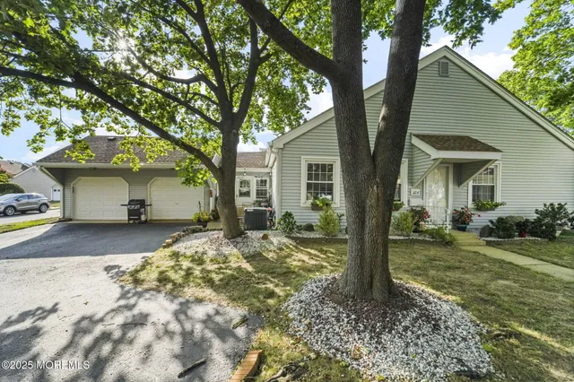 $345,000 | 32 A Plaza De Las Lobos, Freehold, NJ 07728