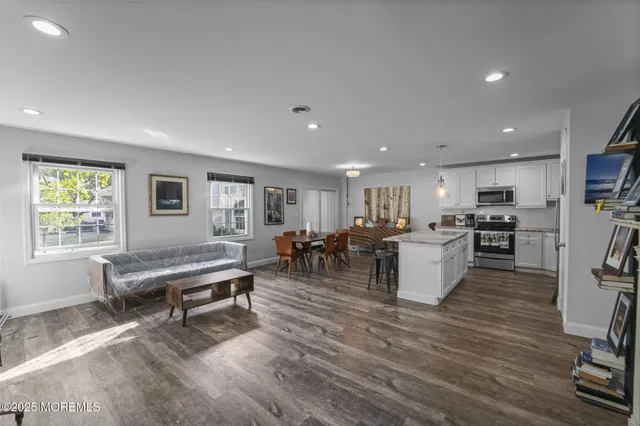 $345,000 | 32 A Plaza De Las Lobos, Freehold, NJ 07728