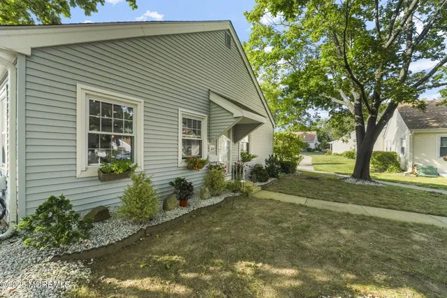 $345,000 | 32 A Plaza De Las Lobos, Freehold, NJ 07728