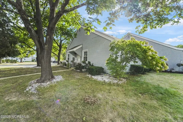 $345,000 | 32 A Plaza De Las Lobos, Freehold, NJ 07728