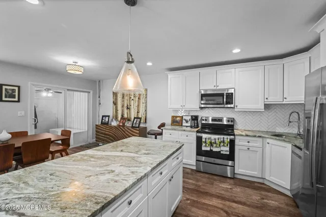 $345,000 | 32 A Plaza De Las Lobos, Freehold, NJ 07728