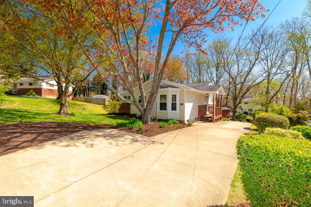 4403 Roundhill Road Alexandria, VA 22310 - Photo 2 of 45 4403 Roundhill Road