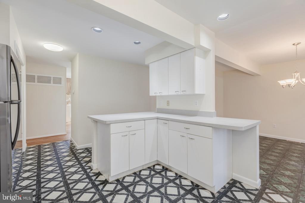 4403 Roundhill Road Alexandria, VA 22310 - Photo 13 of 45 Kitchen