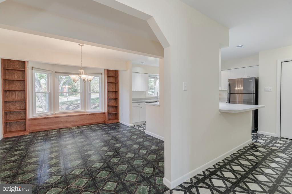 4403 Roundhill Road Alexandria, VA 22310 - Photo 17 of 45 Kitchen and Dining Room