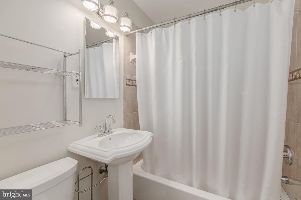 4403 Roundhill Road Alexandria, VA 22310 - Photo 26 of 45 Master Bedroom Dual-Entry Bath
