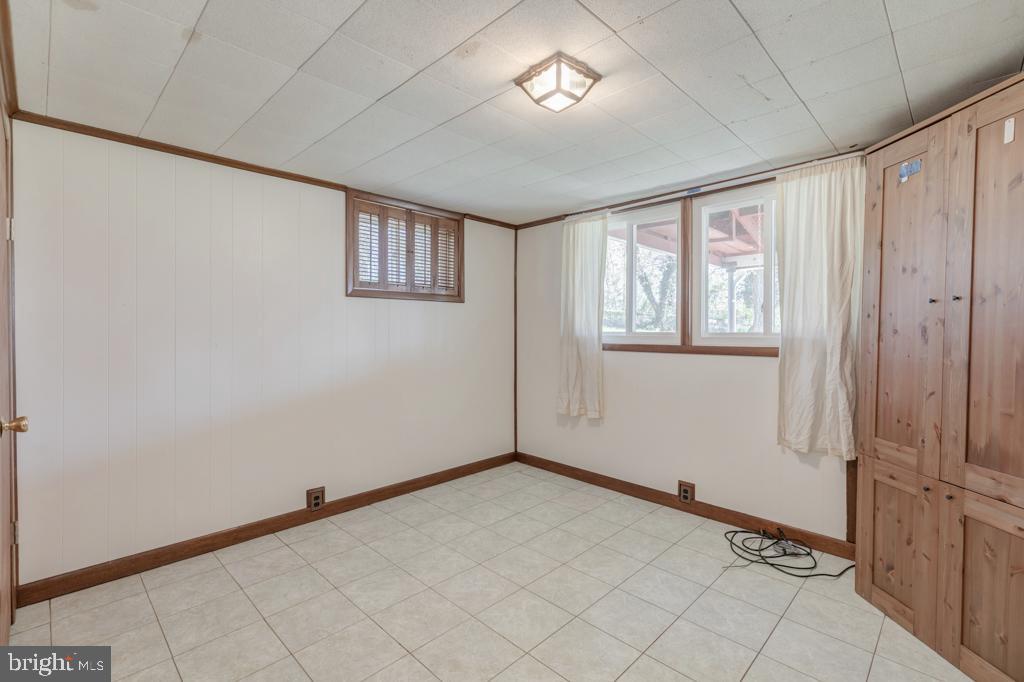 4403 Roundhill Road Alexandria, VA 22310 - Photo 35 of 45 Fourth Bedroom