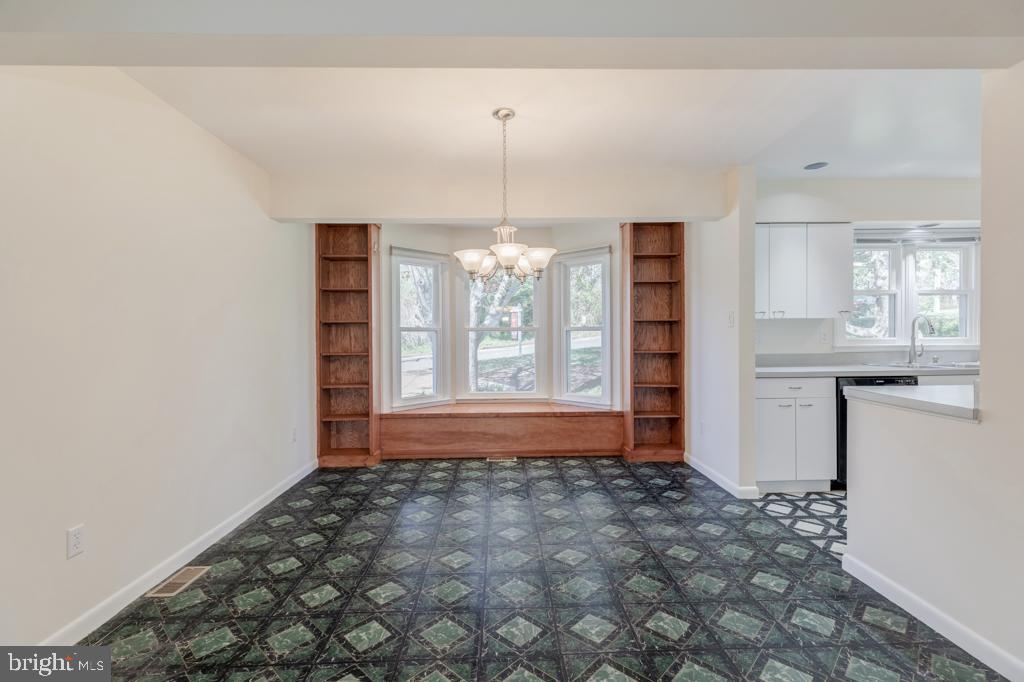4403 Roundhill Road Alexandria, VA 22310 - Photo 6 of 45 Dining Room