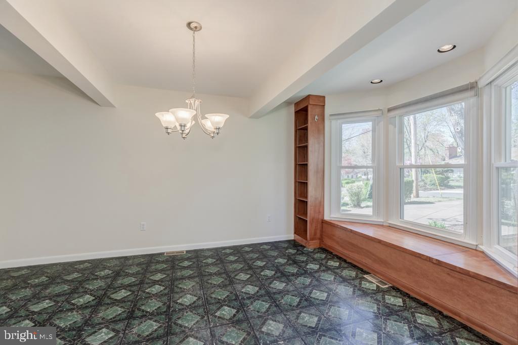 4403 Roundhill Road Alexandria, VA 22310 - Photo 9 of 45 Dining Room