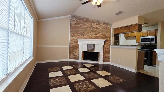 $1,395 | 2400 Jupiter Road, Unit B9, Plano, TX 75074