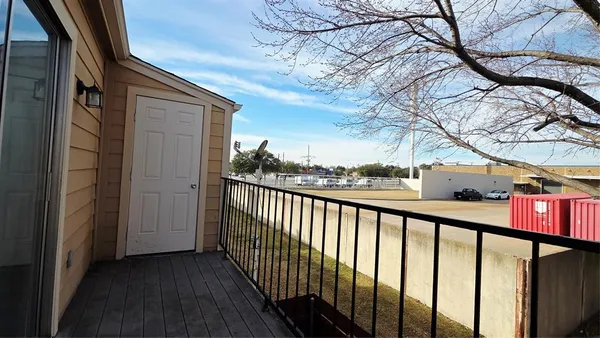 $1,195 | 2400 Jupiter Road, Unit B9, Plano, TX 75074