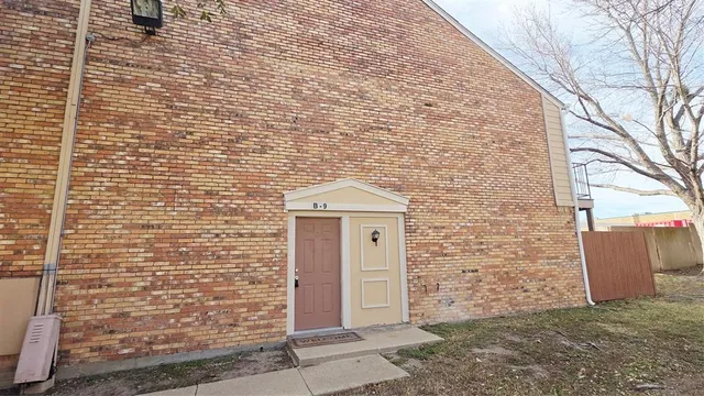 $1,395 | 2400 Jupiter Road, Unit B9, Plano, TX 75074